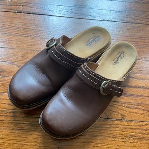 Super cute Clark’s clogs